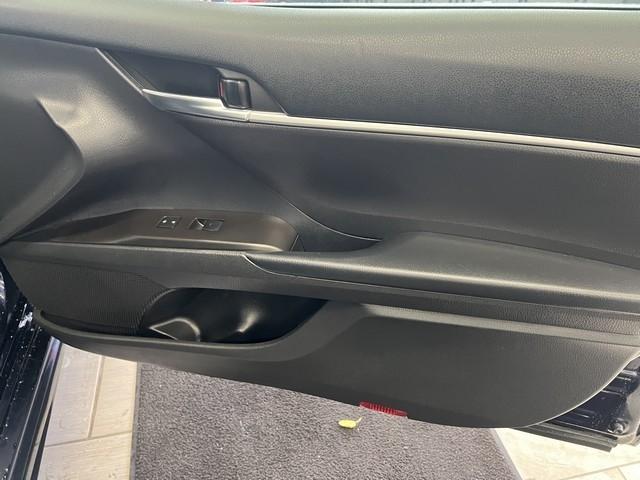 Toyota Camry SE Auto (Natl) 2021