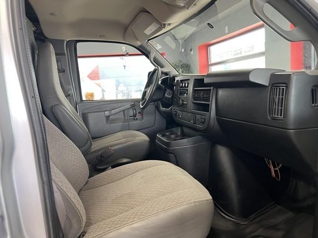 Chevrolet Express Cargo Van RWD 2500 135" 2017