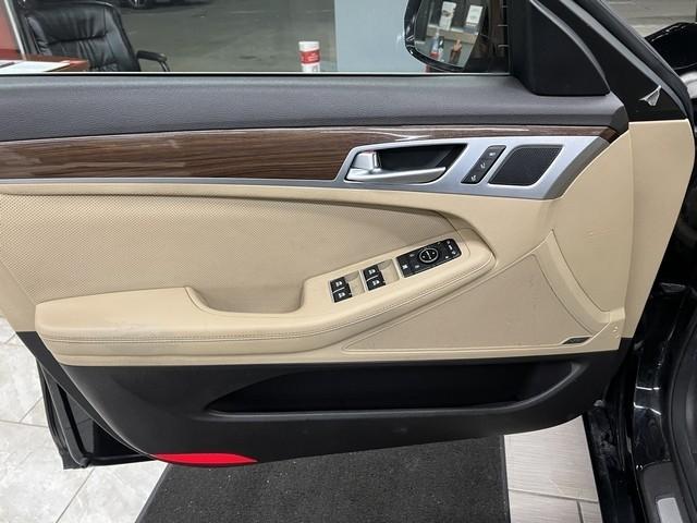 Hyundai Genesis 4dr Sdn V6 3.8L AWD 2016