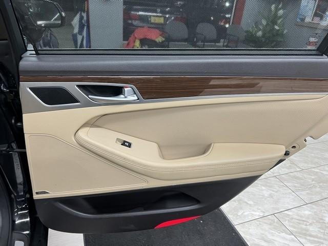 Hyundai Genesis 4dr Sdn V6 3.8L AWD 2016