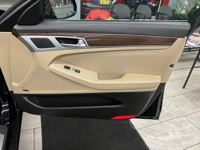 Hyundai Genesis 4dr Sdn V6 3.8L AWD 2016