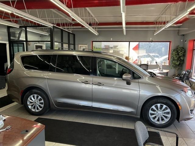 Chrysler Pacifica Touring-L FWD 2017