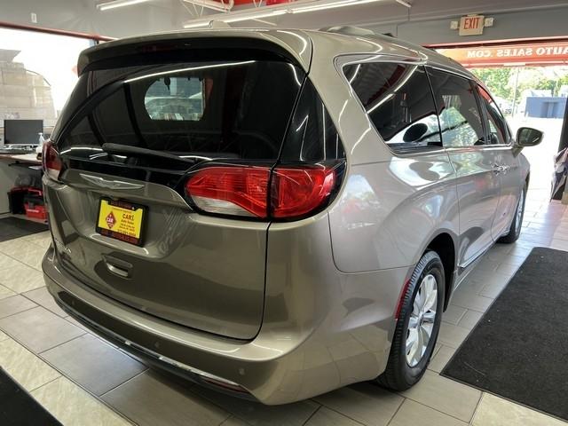 Chrysler Pacifica Touring-L FWD 2017