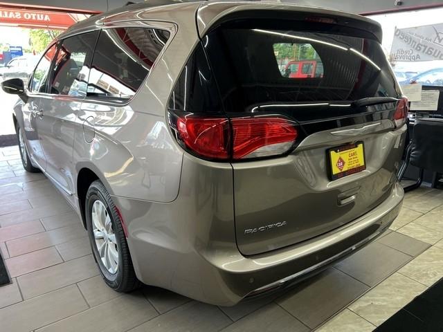 Chrysler Pacifica Touring-L FWD 2017