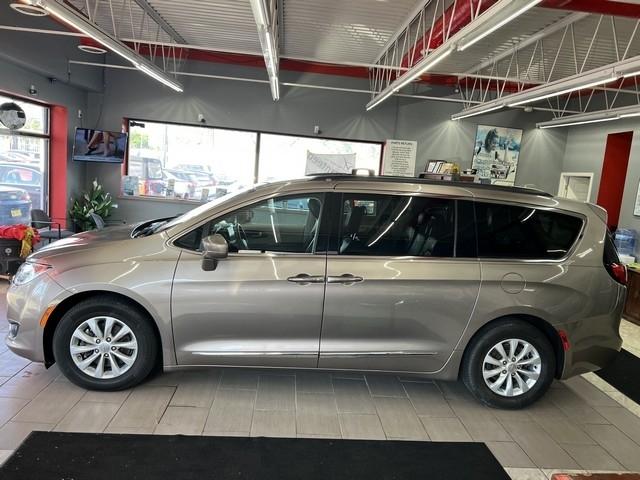Chrysler Pacifica Touring-L FWD 2017
