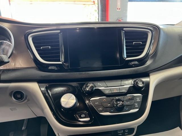 Chrysler Pacifica Touring-L FWD 2017