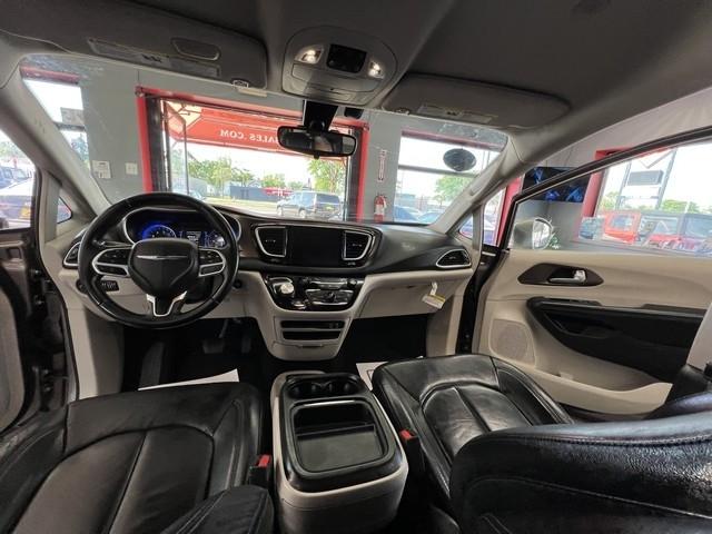 Chrysler Pacifica Touring-L FWD 2017