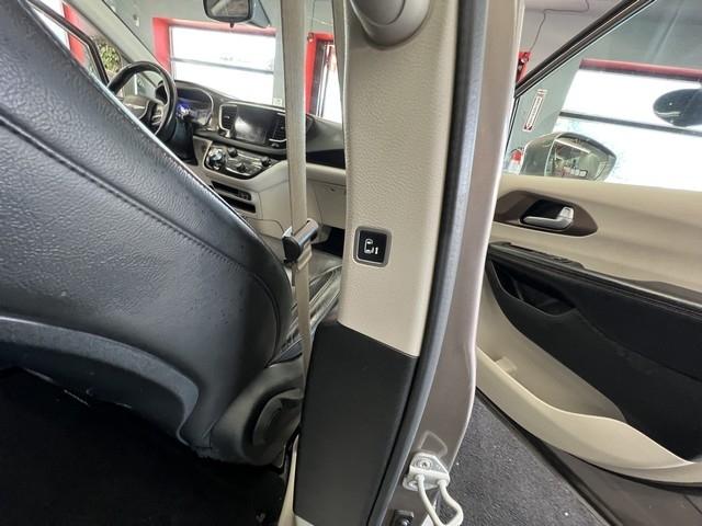 Chrysler Pacifica Touring-L FWD 2017