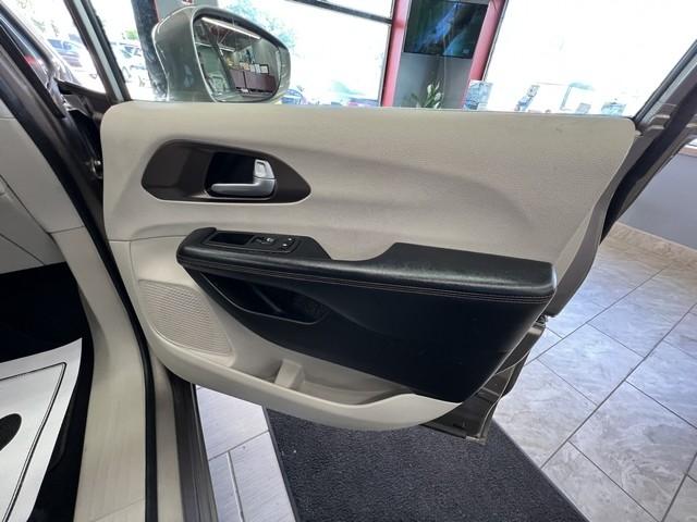 Chrysler Pacifica Touring-L FWD 2017