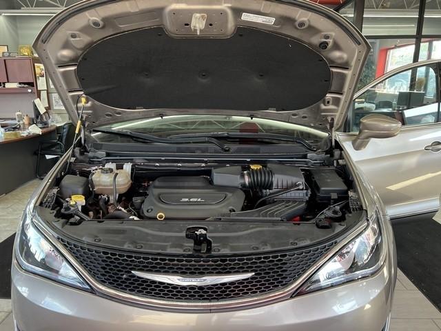 Chrysler Pacifica Touring-L FWD 2017