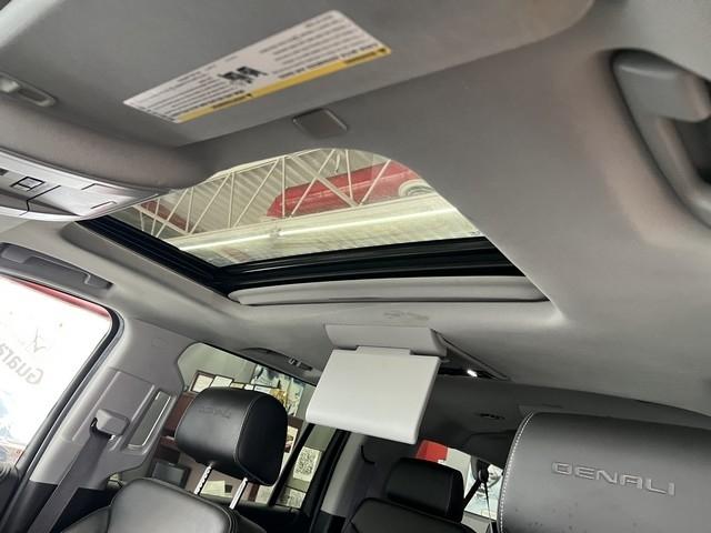 GMC Yukon XL 4WD 4dr Denali 2017