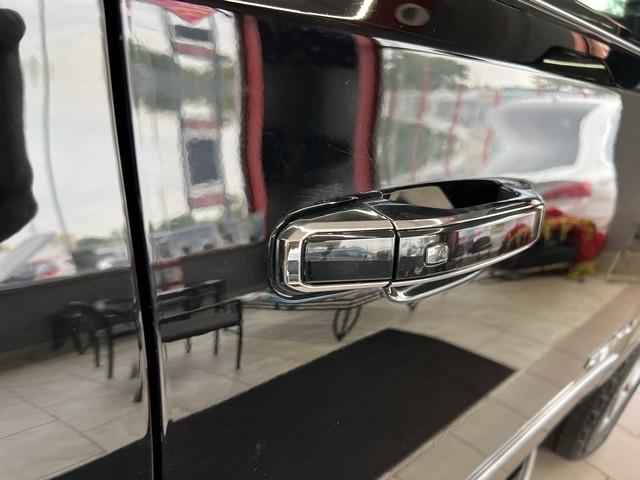 GMC Yukon XL 4WD 4dr Denali 2017