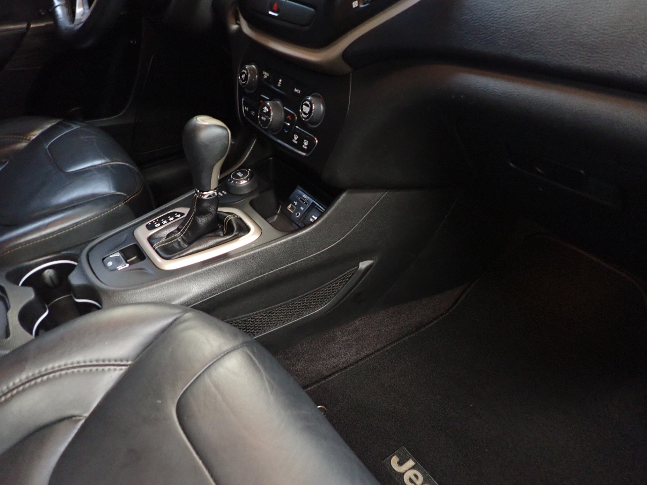 2016 Jeep Cherokee Limited photo 12