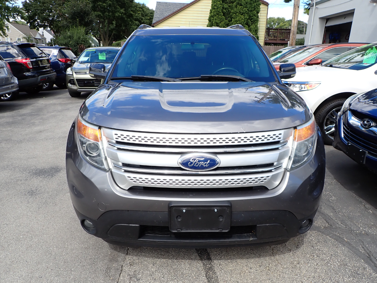 2012 Ford Explorer XLT photo 2