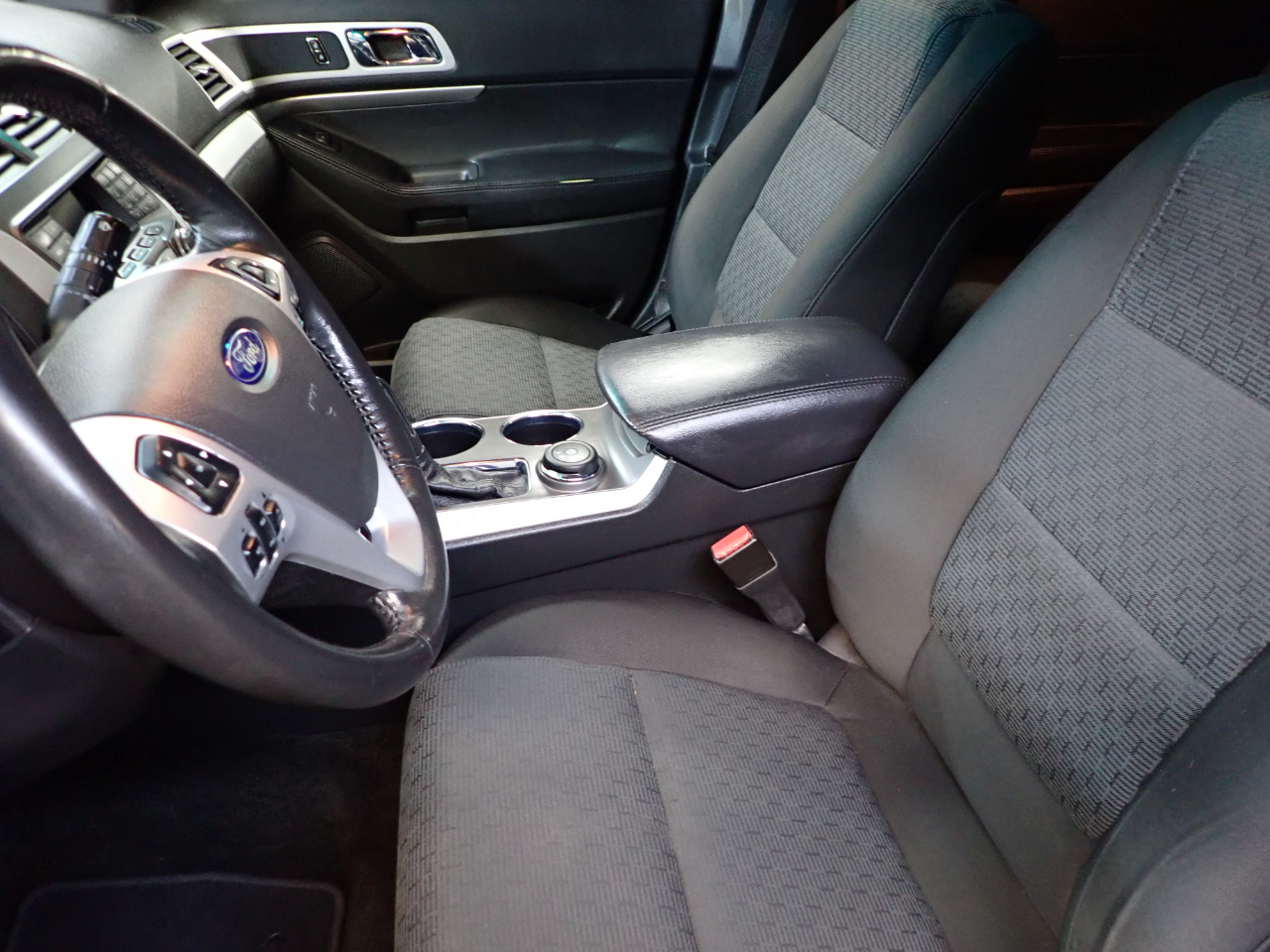 2012 Ford Explorer XLT photo 4