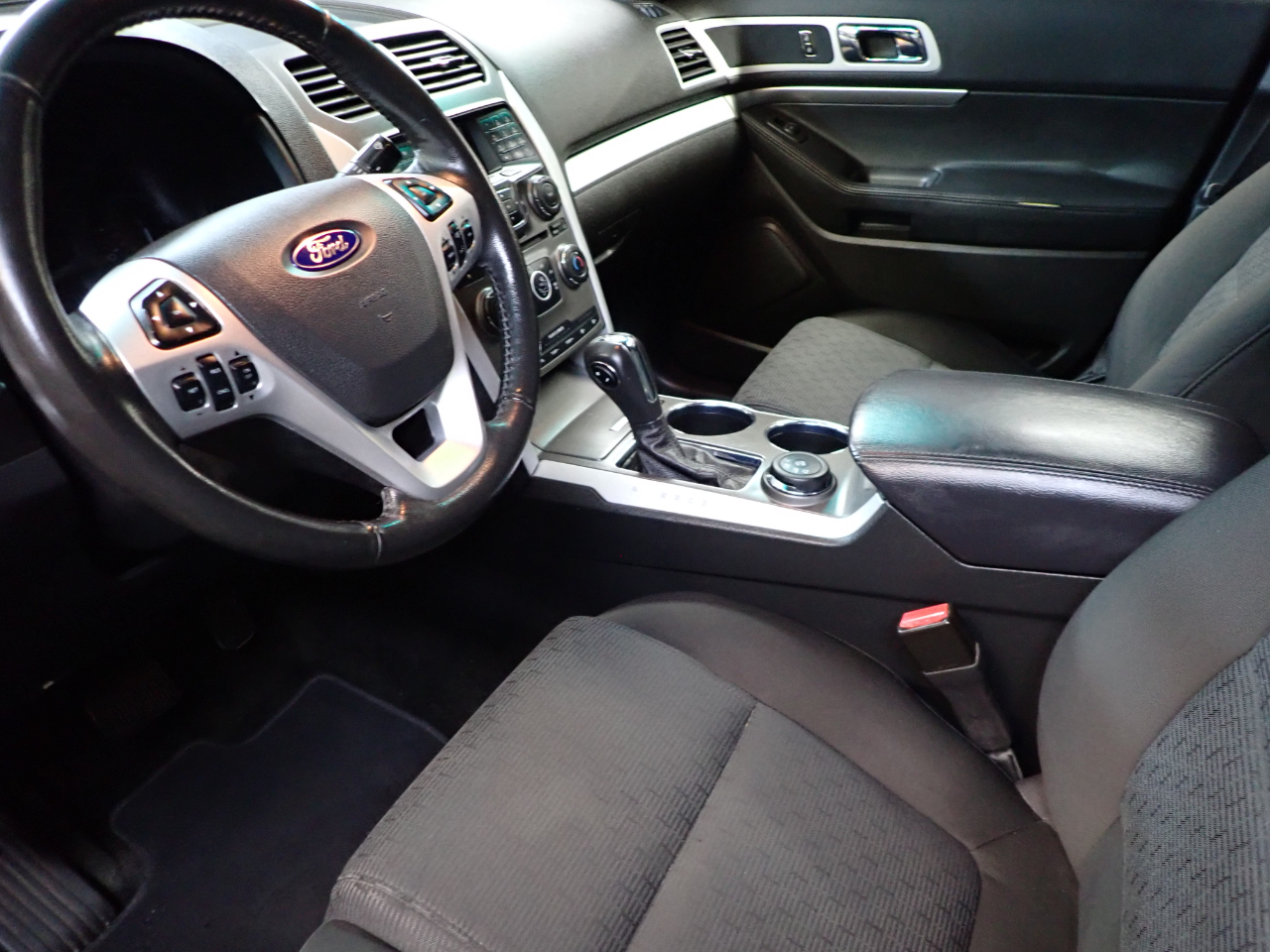 2012 Ford Explorer XLT photo 5