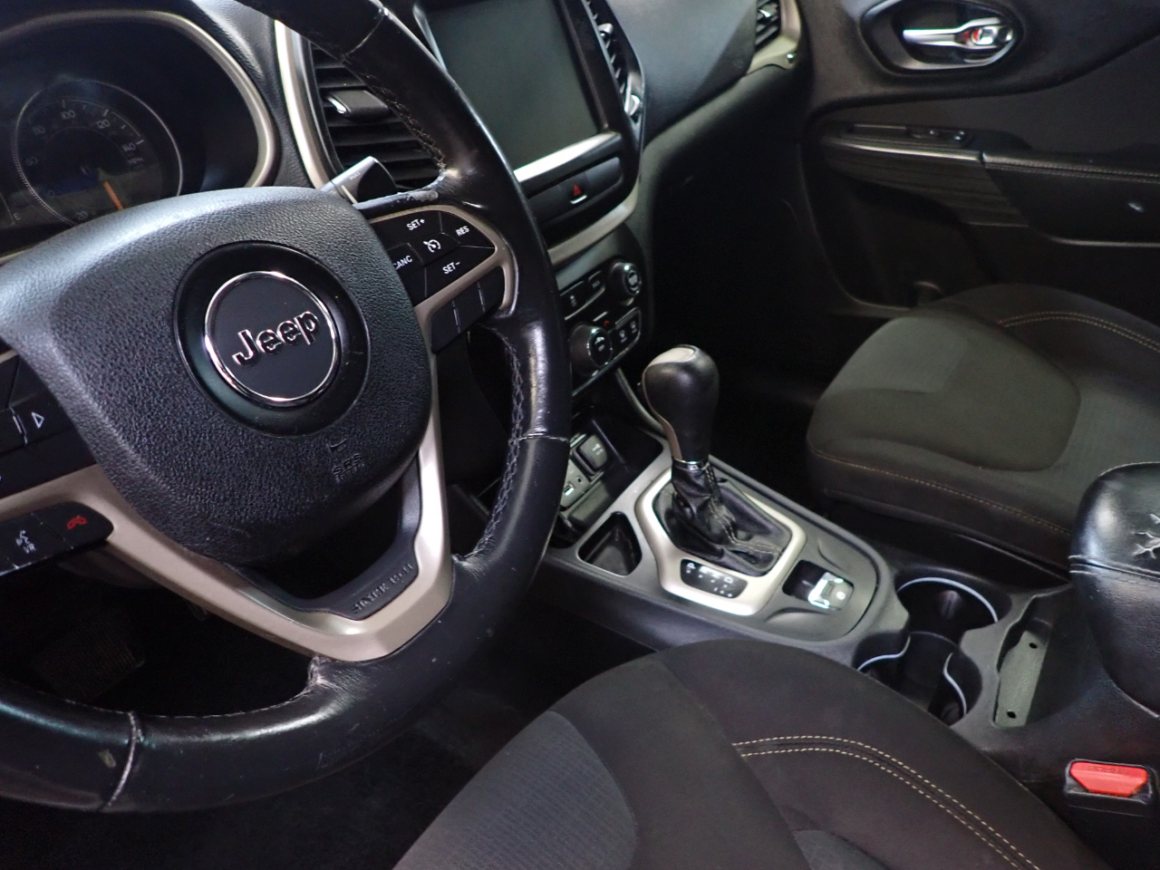 2016 Jeep Cherokee Latitude photo 2