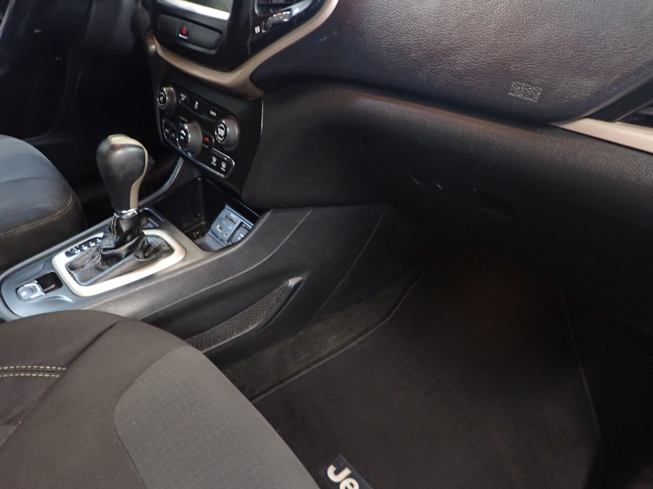 2016 Jeep Cherokee Latitude photo 9
