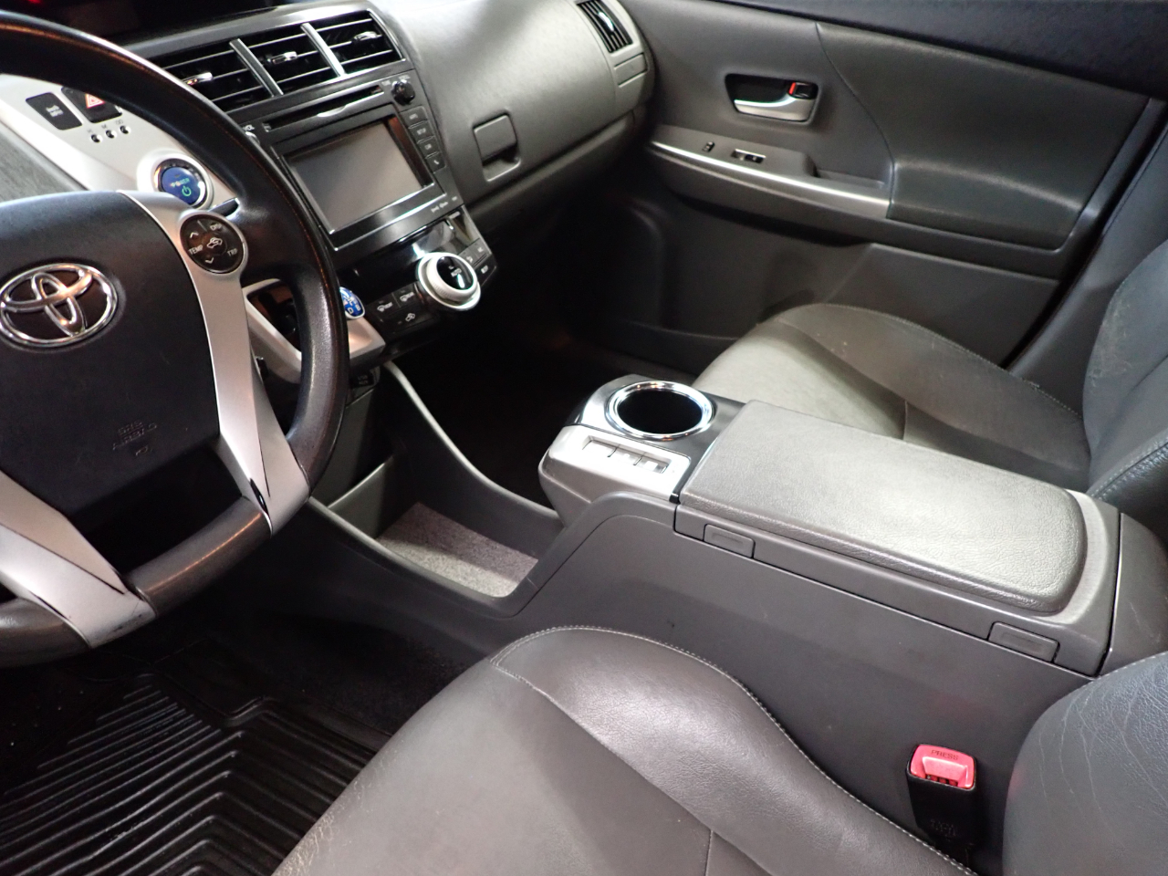 Toyota Prius V 4D Hatchback 2013