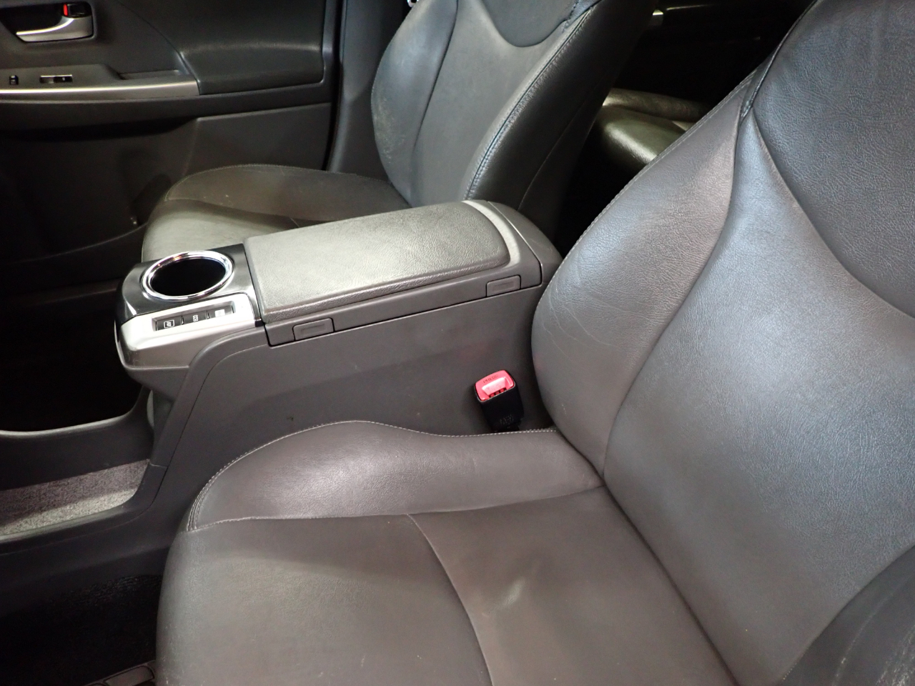 Toyota Prius V 4D Hatchback 2013