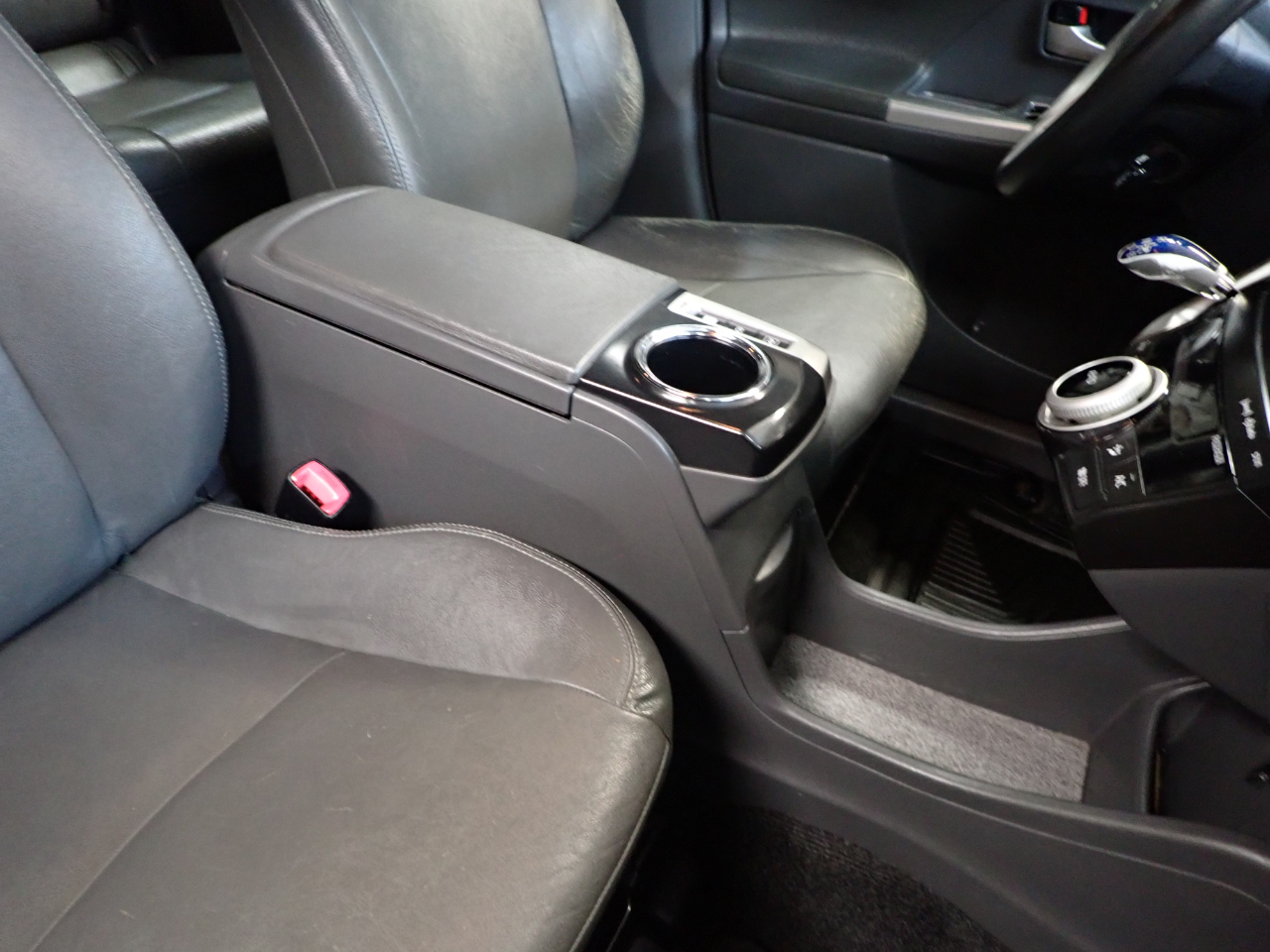 Toyota Prius V 4D Hatchback 2013