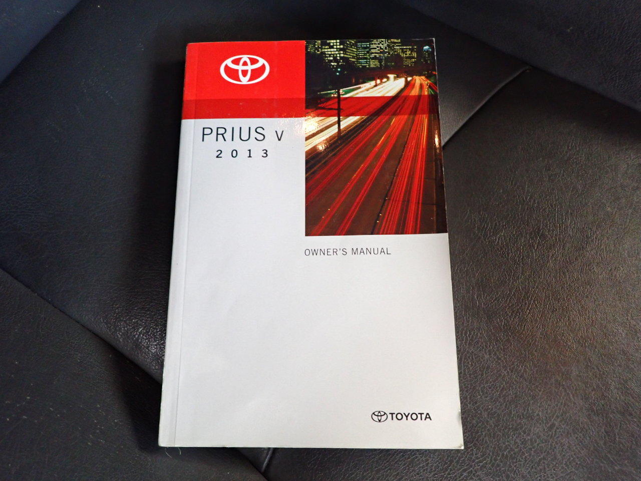 Toyota Prius V 4D Hatchback 2013