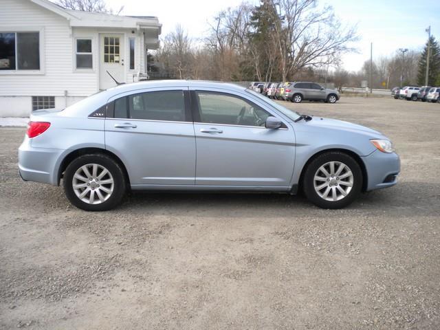Chrysler 200 Touring 2012