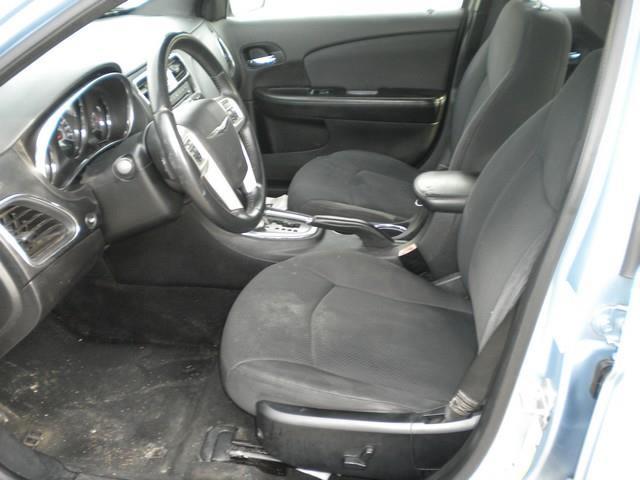 Chrysler 200 Touring 2012