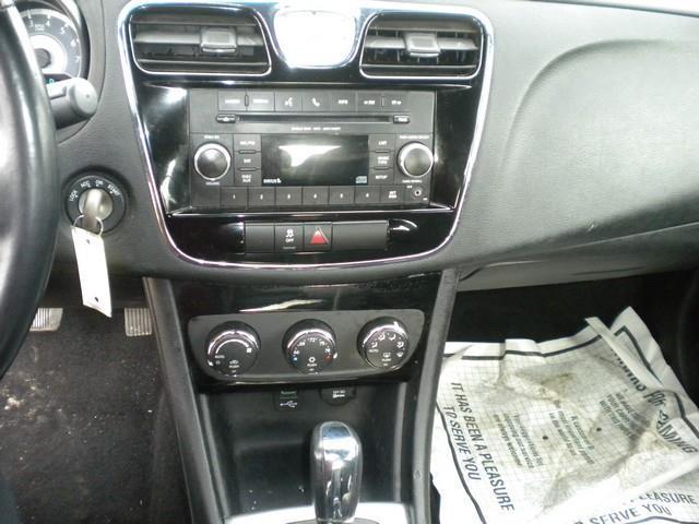 Chrysler 200 Touring 2012