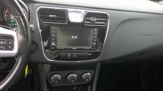 Chrysler 200 Touring 2011