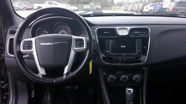 Chrysler 200 Touring 2011