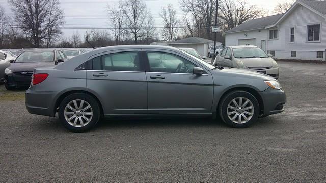 Chrysler 200 Touring 2011