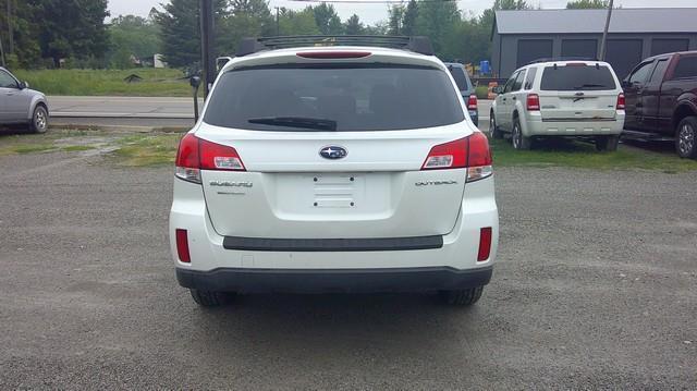 Subaru Outback 2.5i Premium 2013