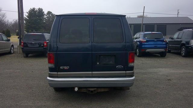 Ford Econoline Wagon E-150 XL 2002