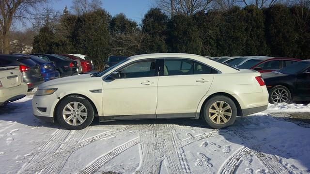 2011 Ford Taurus SE's photo