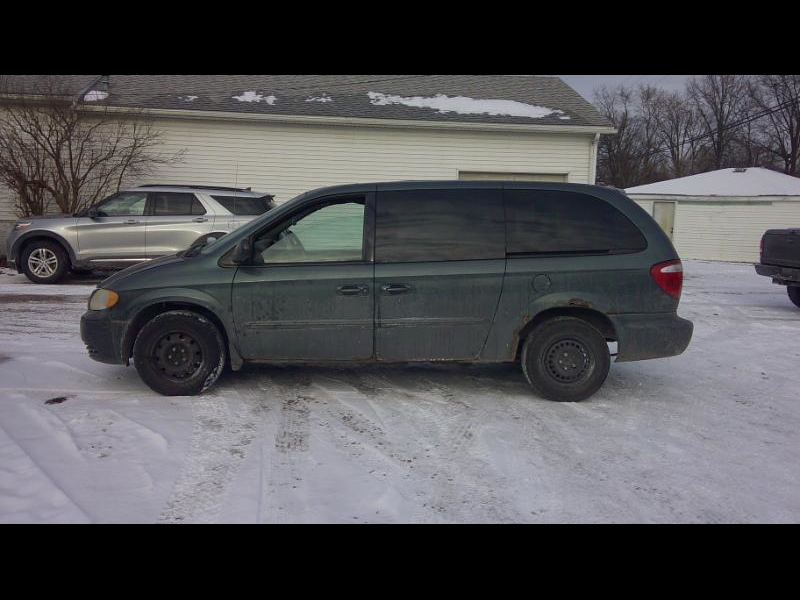 2003 Chrysler Town & Country Base