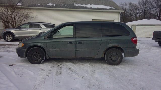 2003 Chrysler Town & Country Base