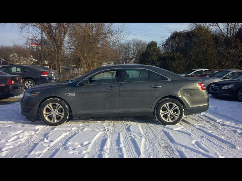 2015 Ford Taurus SEL's photo
