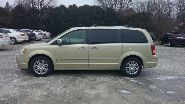 2010 Chrysler Town & Country Limited