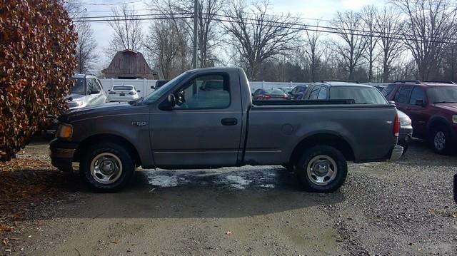 Ford F-150 XL Short Bed 2WD 2002