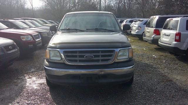 Ford F-150 XL Short Bed 2WD 2002