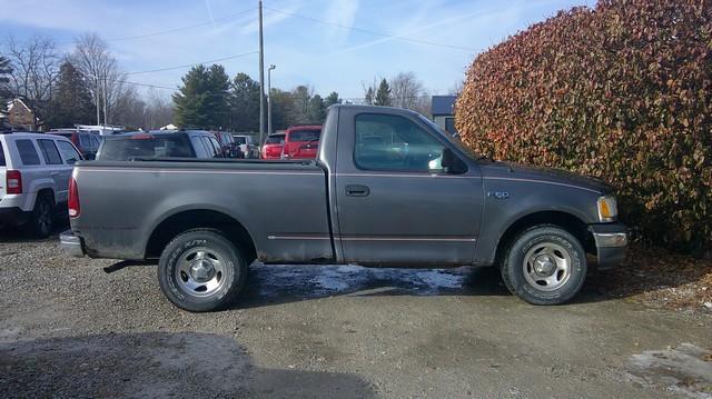 Ford F-150 XL Short Bed 2WD 2002