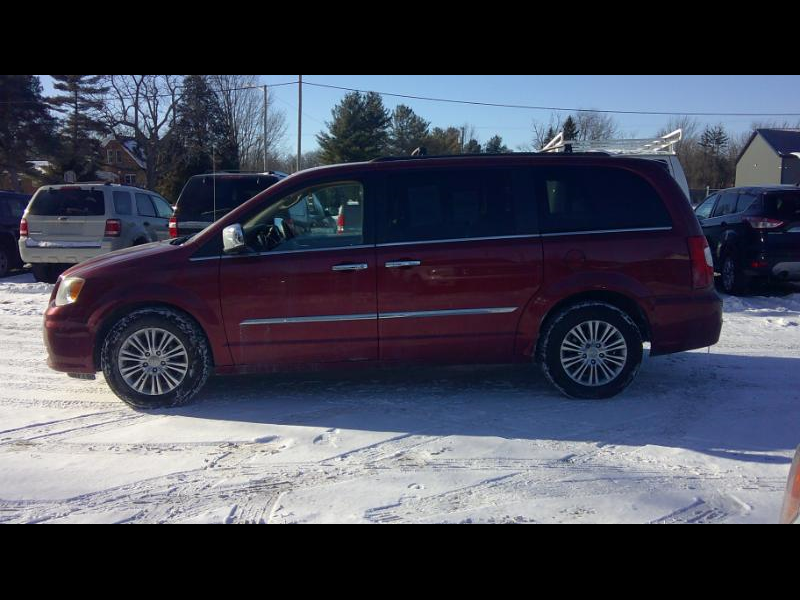 2013 Chrysler Town & Country Touring-L