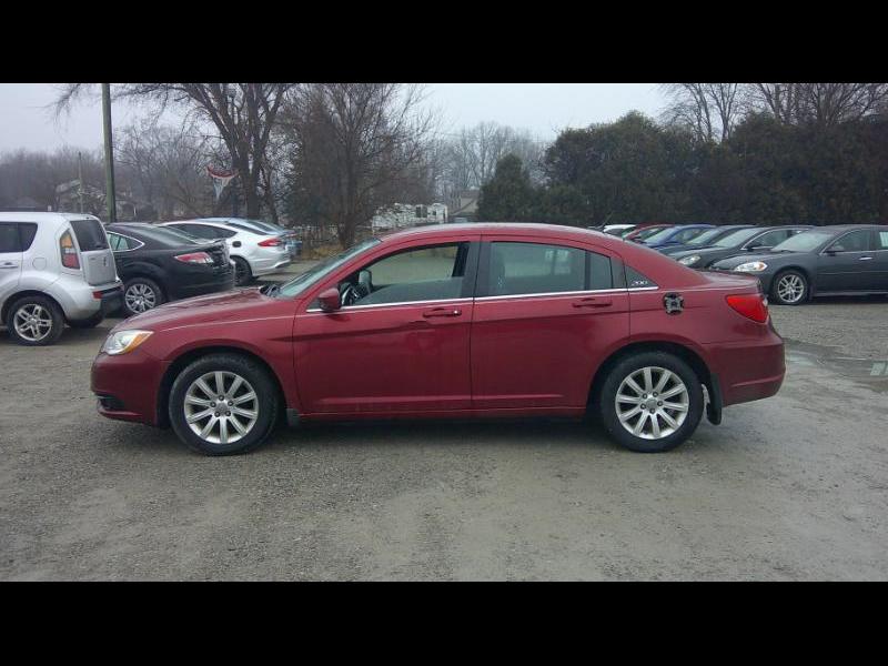 Chrysler 200 Touring 2011