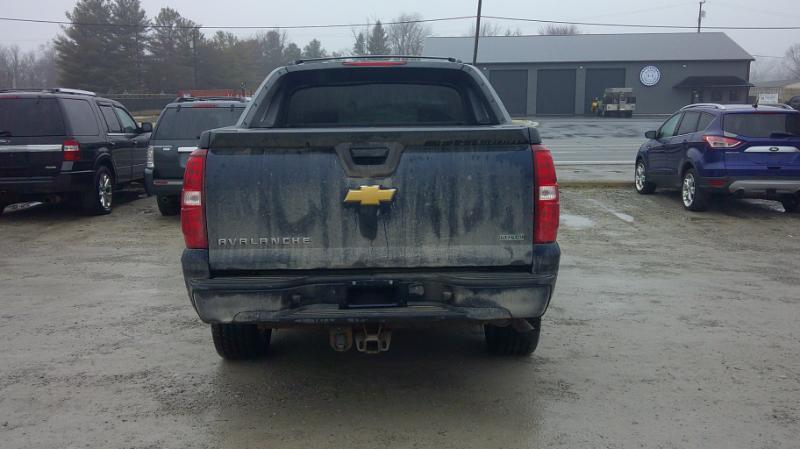 Chevrolet Avalanche LS 4WD 2012
