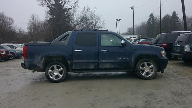 Chevrolet Avalanche LS 4WD 2012