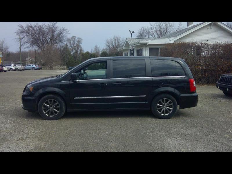 2015 Chrysler Town & Country S