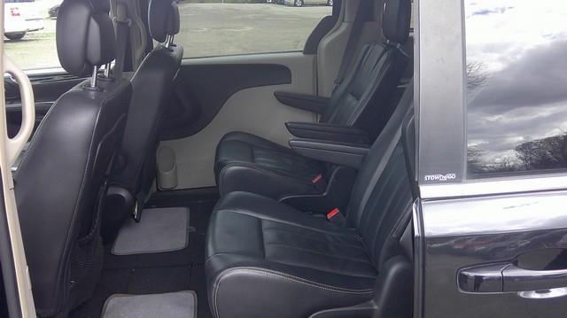 Chrysler Town & Country Touring 2013