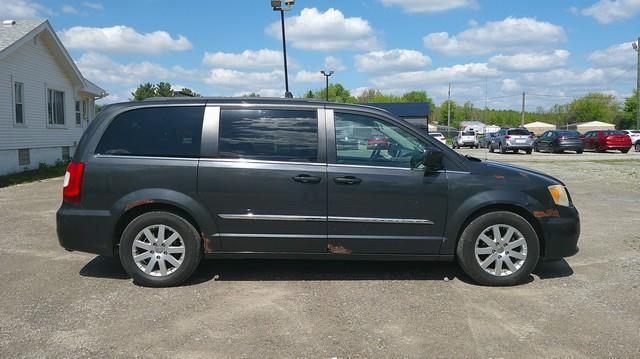 Chrysler Town & Country Touring-L 2011