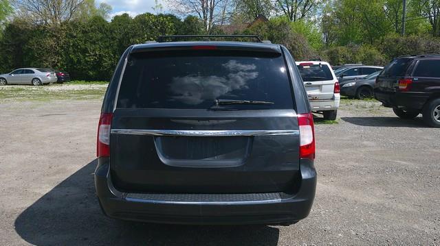 Chrysler Town & Country Touring-L 2011